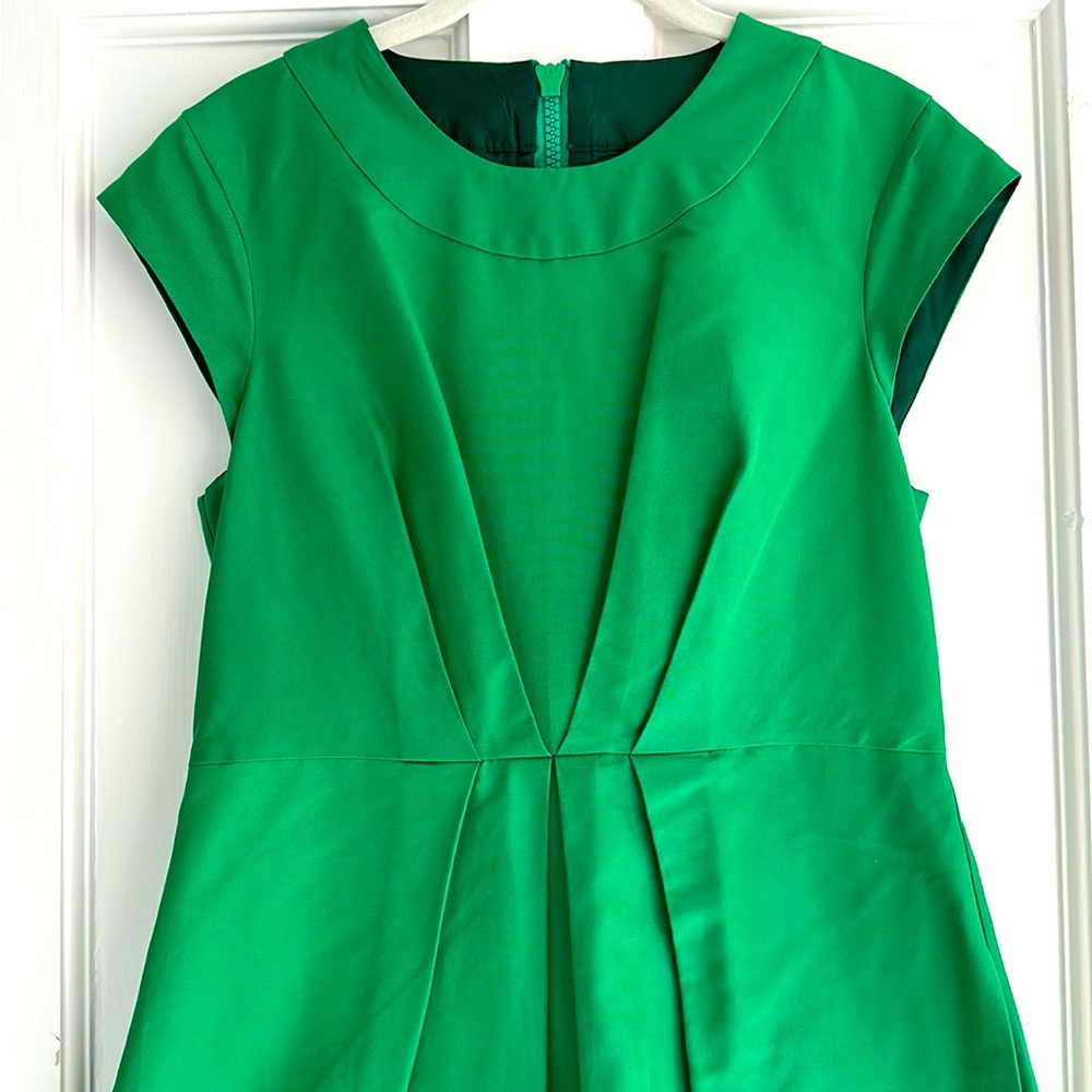 Kelly green Kate Spade cap sleeve dress with pleats